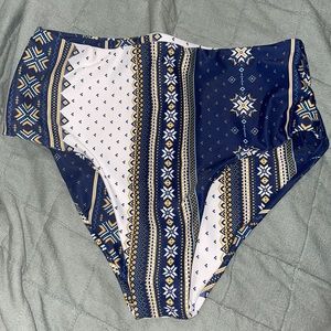 Super cute blue and white patterned swimwear set!